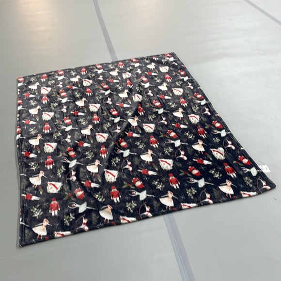 Cozy gray Nutcracker ballet blanket - Picture 4 of 4
